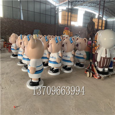 大型玻璃鋼雕塑廠定制商場開業(yè)卡通熊貓雕塑——?jiǎng)勇O(shè)計(jì)與現(xiàn)代工藝的完美融合