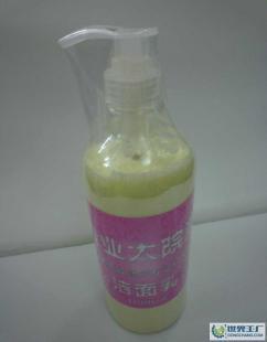 洋甘菊防敏潔面乳 溫和微泡的敏感肌膚守護(hù)者